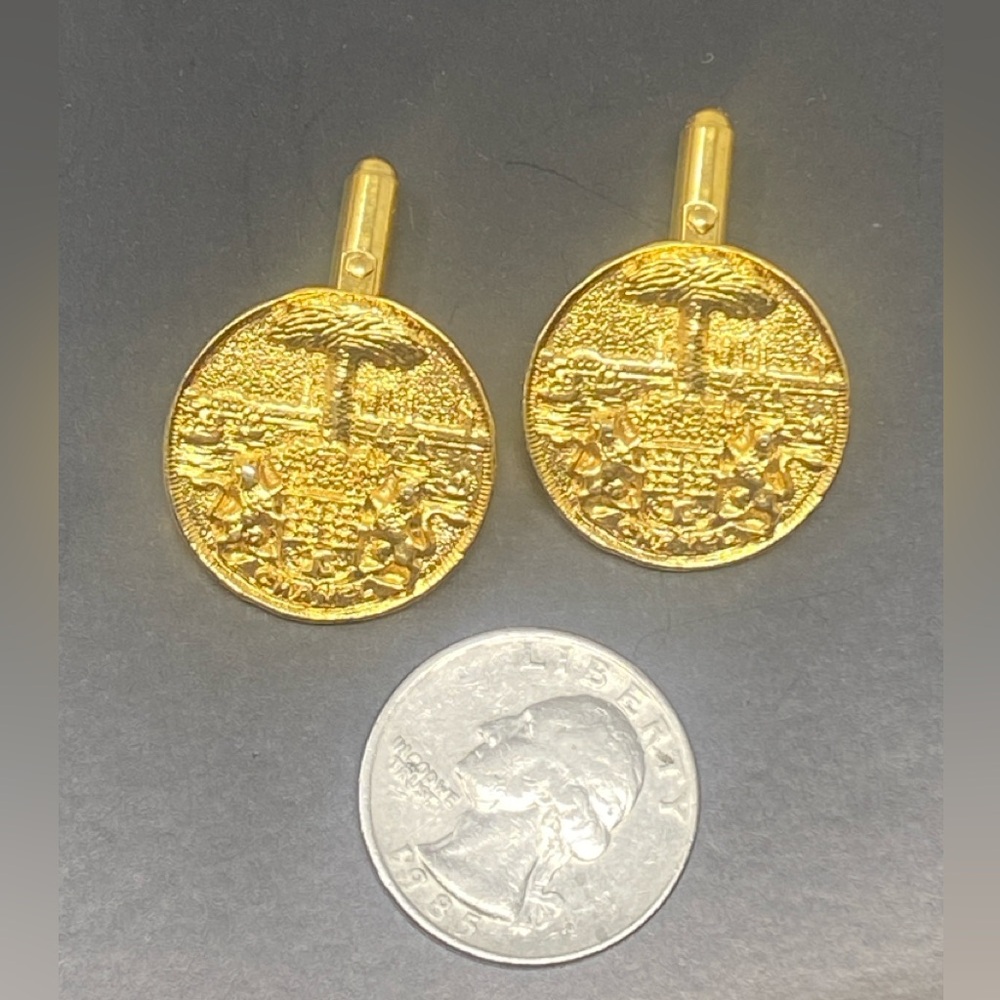 Chanel Vintage 80s Gold Tone Cufflinks - Picture 3 of 14
